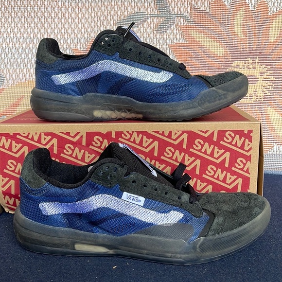 Vans WMNS Evdnt Ultimatewaf
(Deuce) Black/True Blue
VN0ASDY78B2
Sneakers - Picture 1 of 16